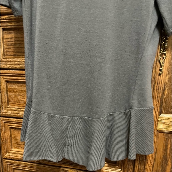 Decree gray short sleeve cardigan, size Large but fits like medium, smoke free - Picture 2 of 5